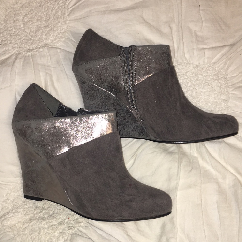 Gray sparkles wedge booties